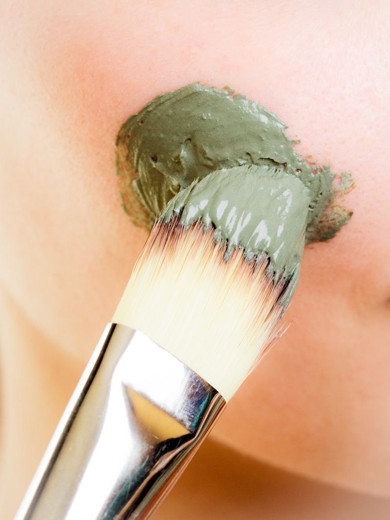 Aplicação de máscara com pincel no Skin Glow